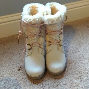 Size 7. Sorel Joan of Artic wedge ll shearling natural and metallic gold boots
